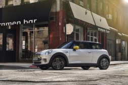 MINI llega al mercado con la última tecnología de propulsión eléctrica.