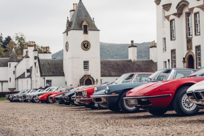 Maserati luce su leyenda en Escocia