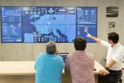 La pantalla muestra, en tiempo real, datos de localización y características de las piezas. (Fotos: cedidas).
