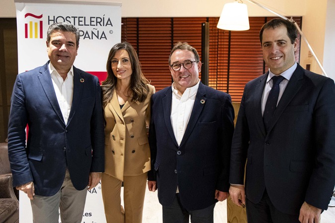 Emilio Gallego (Hostelería de España), Leticia Iglesias (periodista), José Luis Yzuel (Hostelería de España) y Peio Arbeloa (Mahou-San Miguel). (Foto: cedida)