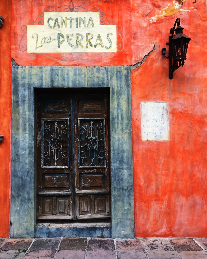 Cantina típica en San Miguel de Allende (México).