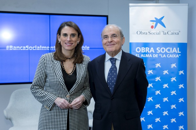 CaixaBank y la AECC lanzan nuevas ayudas para enfermos oncológicos