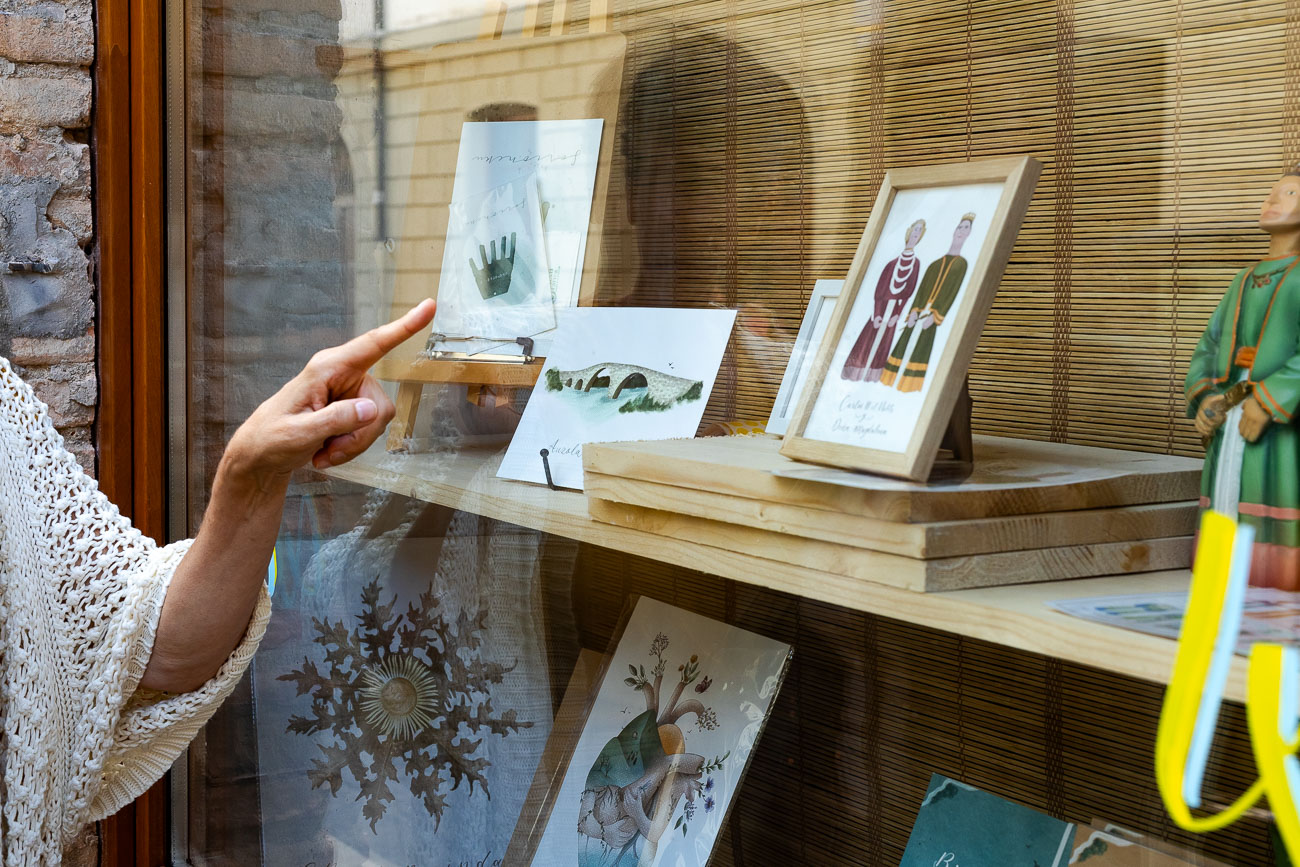 El local acogerá un pequeño mercado de venta y exposición de productos artesanales de Aoiz y de otros puntos de la zona prepirenaica. 