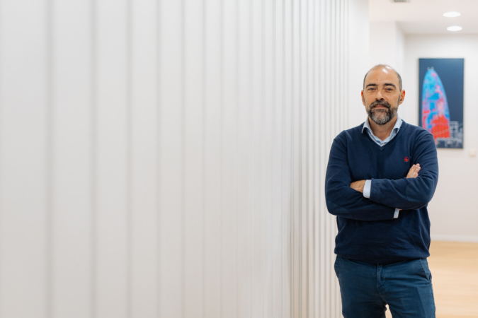La fórmula del barcelonés Carlos González para curar la piel en medio mundo desde Navarra