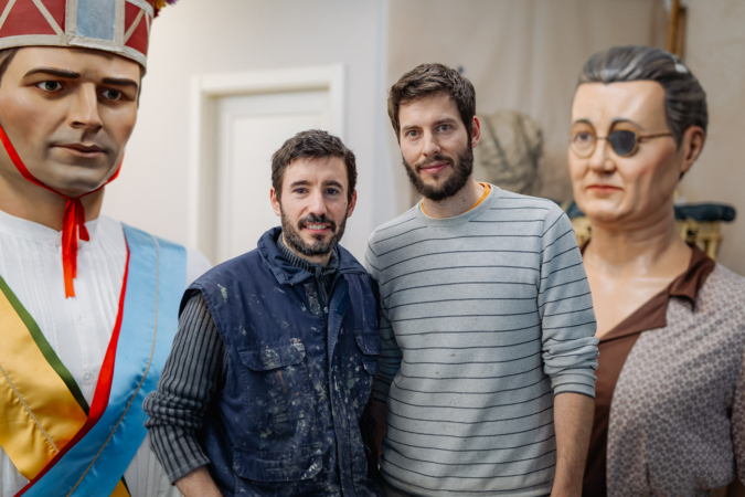 Aitor Calleja y Mikel Eraso, los artistas que dan vida a los gigantes que recorren Navarra