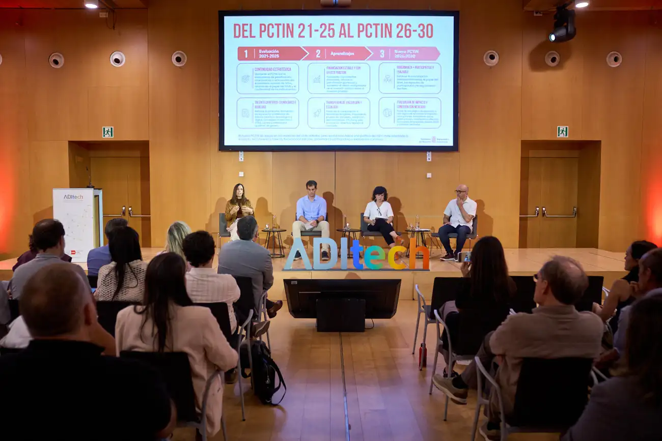 En la mesa redonda participaron Agurtzane Martínez, Borja García, Cristina García y Guillermo Bea. 