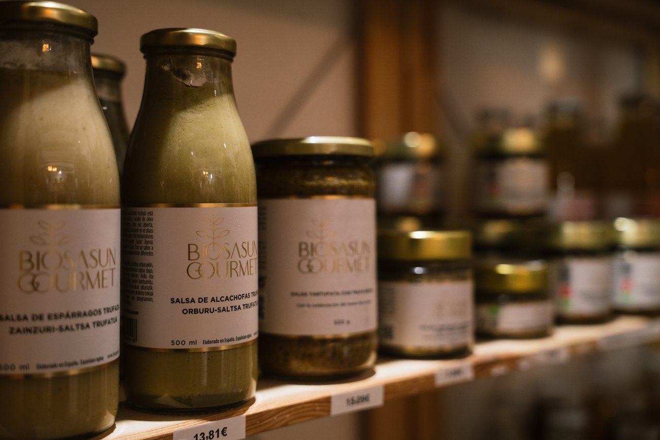 En su vertiente alimentaria, la iniciativa ha creado una gama de productos elaborados con aceite, miel y lactosuero.