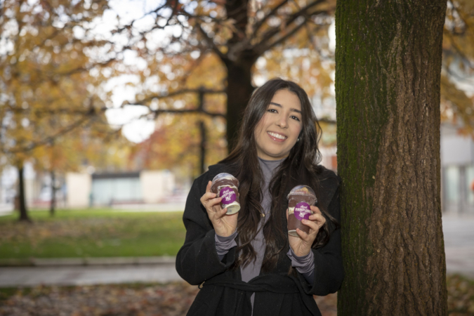 La joven brasileña que abrirá un local de helado de ‘açaí’ en la avenida Pío XII de Pamplona