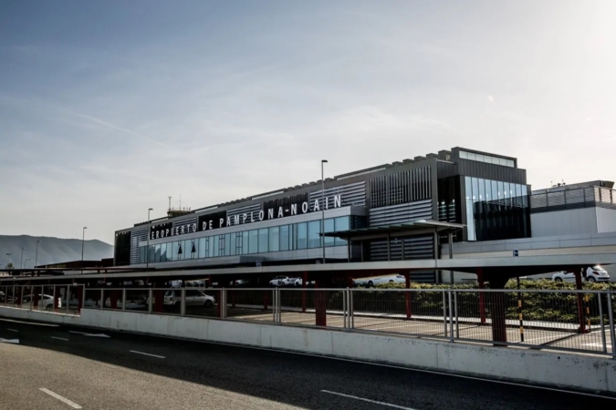 La licitación para atraer nuevas conexiones al aeropuerto de Pamplona queda desierta