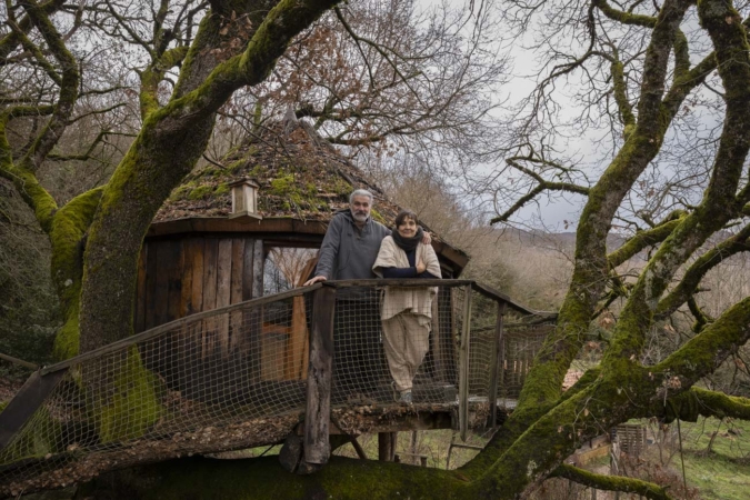 Los ‘scouts’ de Villanueva de Arce que han llevado sus cabañas en los árboles a la cima del turismo nacional