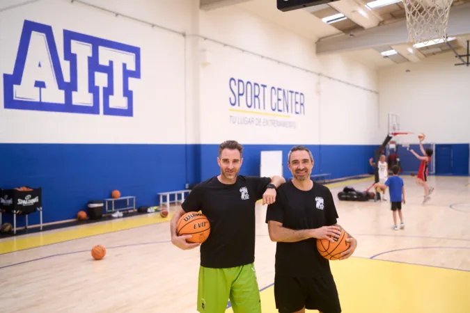 Los hermanos Urtasun duplican el número de clubes y jugadores que entrenan en AIT Sport Center