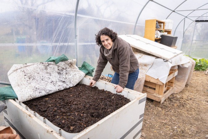 Monika Prieto producirá 20.000 kilos anuales de humus de lombriz en Aranguren