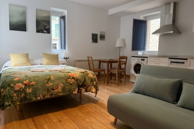 El centenario Hotel Pirineo de Isaba reabre con nueva propiedad, ocho apartamentos y restaurante