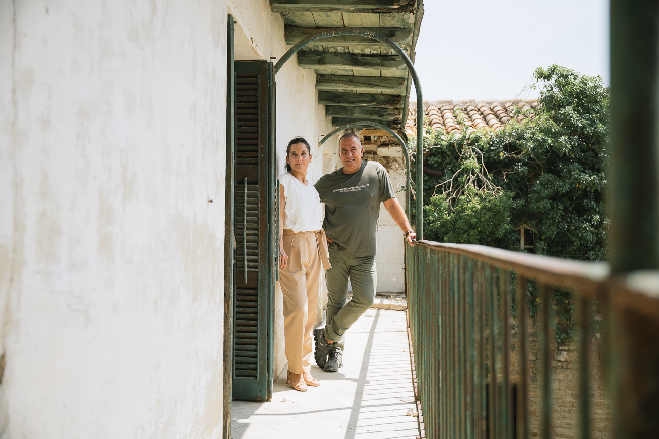 La vivienda tiene tres plantas, incluyendo el bajo, que la pareja está reformando por completo.