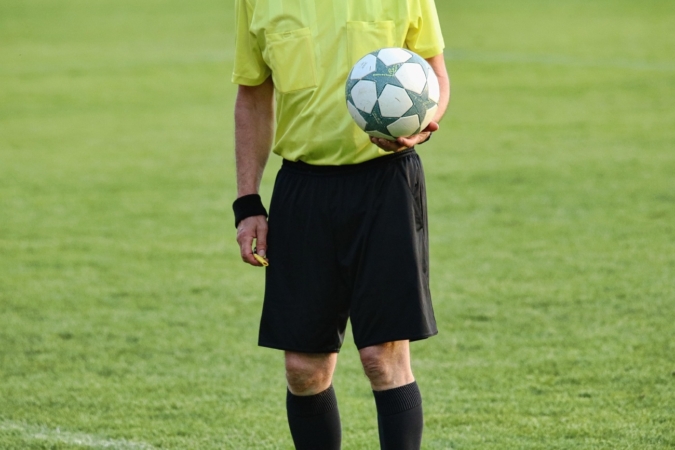 La navarra ARPA asesora a los árbitros españoles de fútbol en la negociación y firma de su primer convenio colectivo