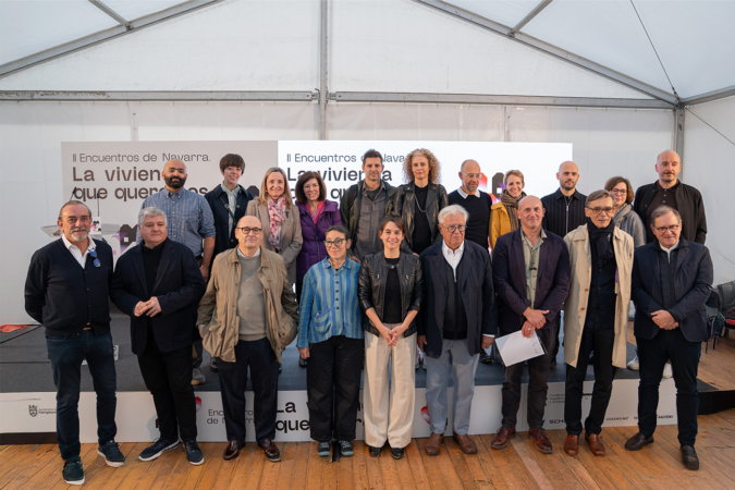 Joan Clos: «La gente ve que los políticos hablamos mucho sobre vivienda, pero no resolvemos el problema»