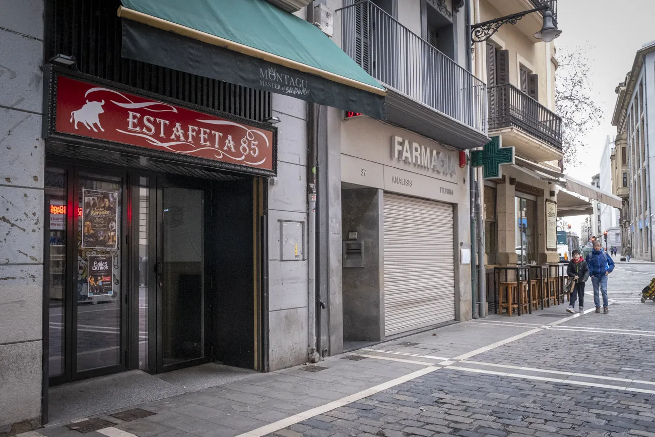 Fachada de Estafeta 85. Anteriormente, este local había estado ocupado por la sandwichería Montagú y la cadena 100 Montaditos.