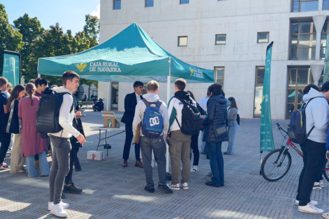 Repartidos casi 3.000 bonos entre los universitarios de Pamplona para alquilar bicicletas eléctricas