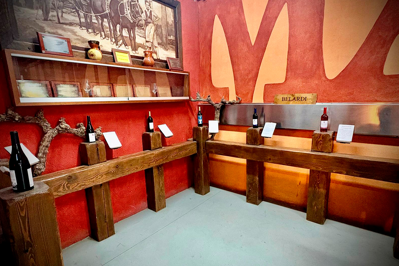 En las bodegas se elaboran dos marcas de vino: Belardi y Nature, a la venta exclusivamente en Mañeru. 