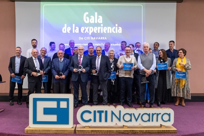 Los 24 ingenieros reconocidos por CITI Navarra tras sus bodas de oro y plata en la profesión