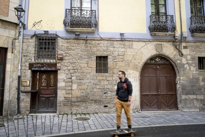 El restaurante Las Caballerizas de Pamplona reabrirá sus puertas como una coctelería