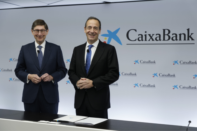 CaixaBank ganó 4.816 millones en 2023, un 53,9 % más que el año anterior