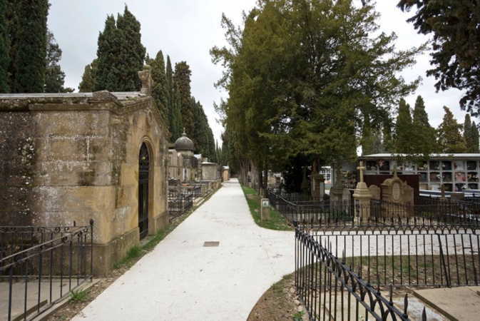 Secretos y almas del cementerio de Pamplona que debes conocer antes del Día de los Muertos