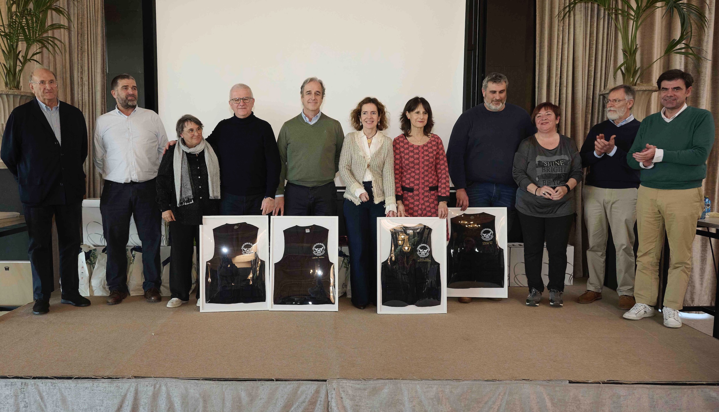 Los Chalecos Solidarios 2025, “marcados por la solidaridad”, junto a la directiva del BAN y miembros del Patronato.