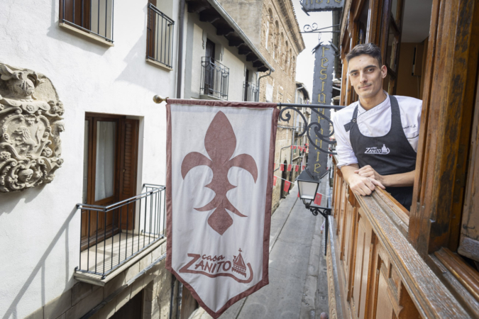 El joven ‘chef’ de Villafranca que ha reabierto la centenaria Casa Zanito de Olite