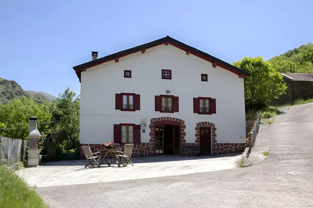 Esta casa rural es un antiguo albergue de peregrinos ubicado a 1 kilómetro de Valcarlos.