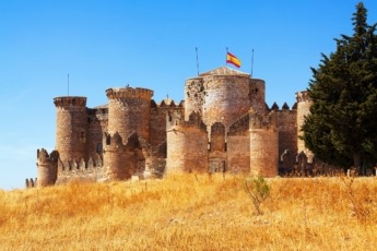 De estilo gótico-mudéjar, la planta del castillo de Belmonte en Cuenca tiene forma de estrella de seis puntas.