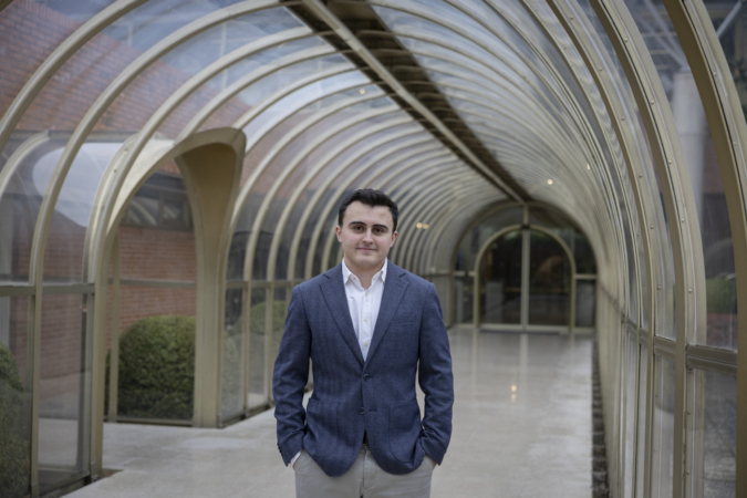 El estudiante catalán de Arquitectura que ha creado una empresa de reformas en Navarra junto a su familia