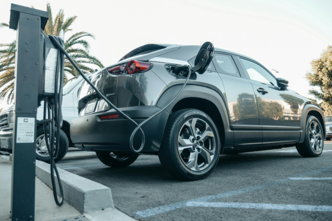 Navarra destina 6,8 millones de fondos europeos a ayudas para el coche eléctrico y el autoconsumo