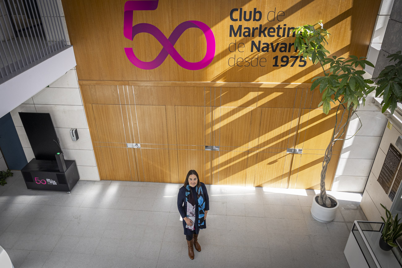 Tras trabajar como vendedora de seguros, a los 26 años decidió dar un giro a su vida y viajó a Escocia para mejorar su inglés.