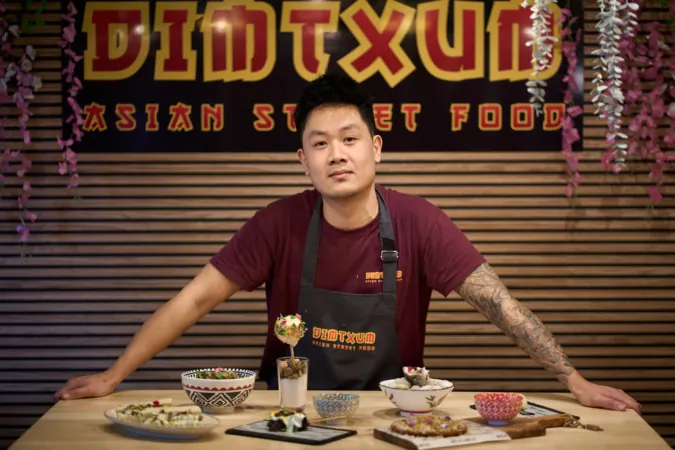 Dimtxum, el nuevo restaurante de Mendebaldea que ofrece fusión asiática con espíritu callejero