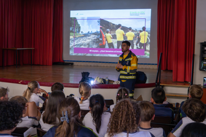 La jornada contó con la intervención del bombero forestal Javier Villoslada.