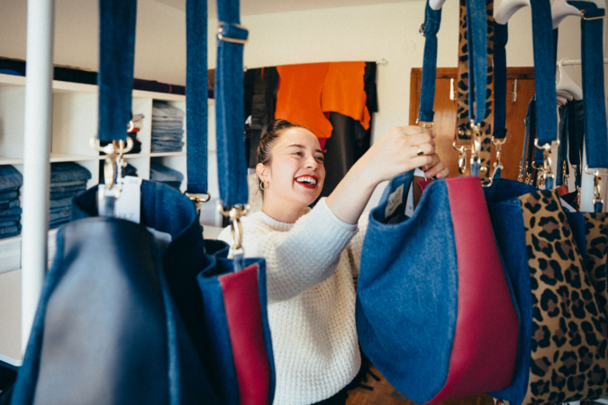 La marcillesa que ha lanzado una firma de bolsos sostenibles tras trabajar como artesana en Loewe