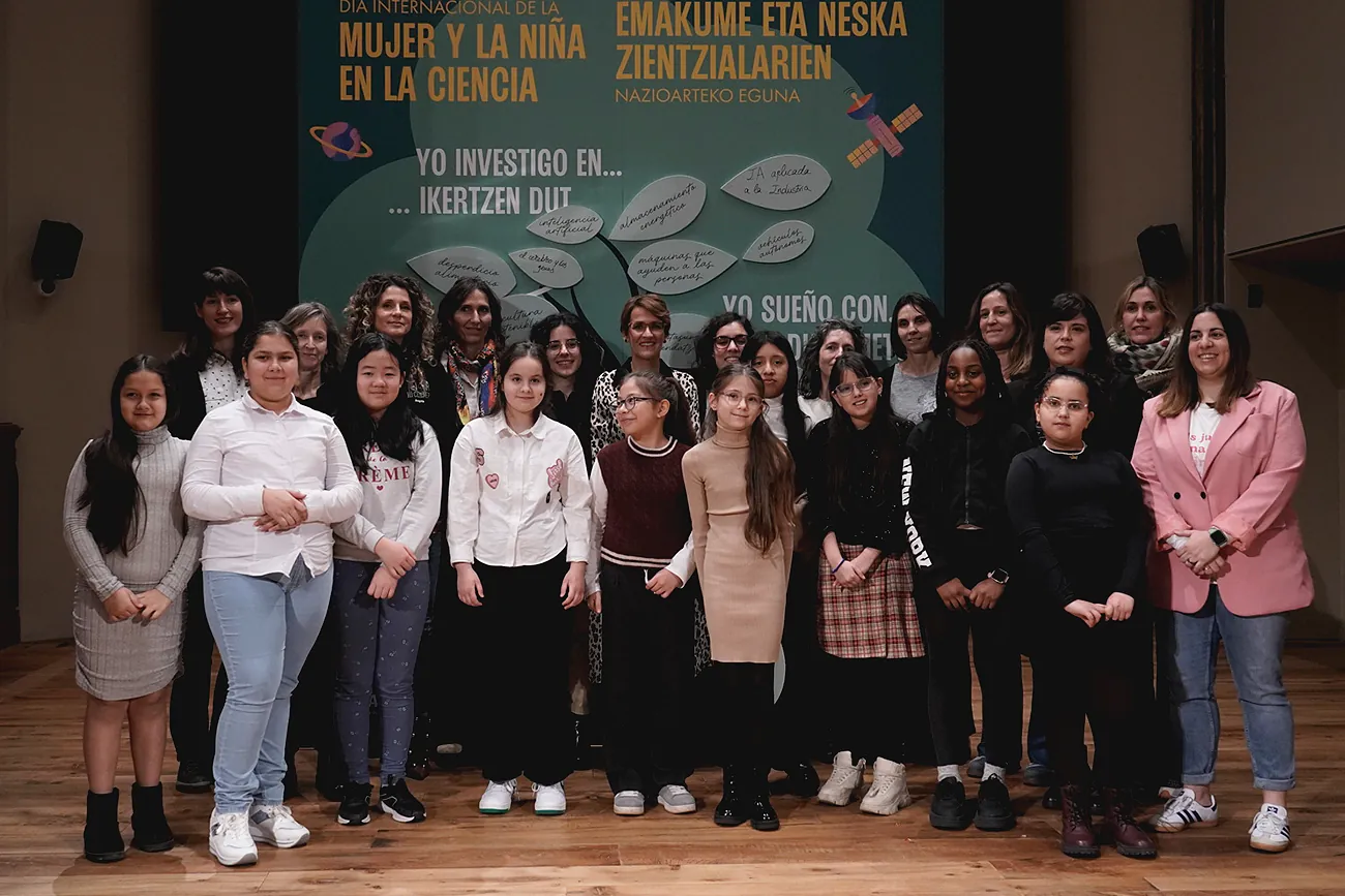 Las alumnas del colegio Los Sauces de Barañáin tuvieron la oportunidad de dialogar con algunas científicas del SINAI. 