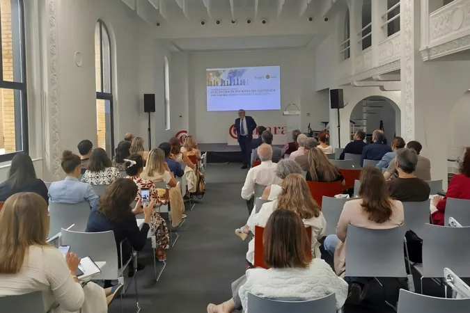 José Juan Ruiz (Instituto Elcano): «La guerra comercial es una escaramuza frente a la guerra financiera»