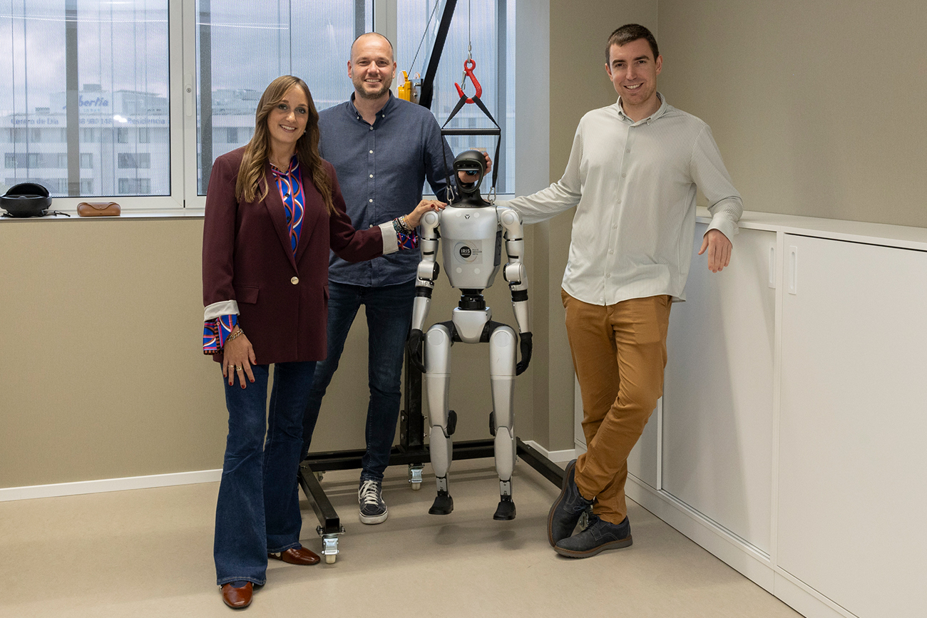 El robot Iris, ubicado en el Laboratorio Digital, se emplea para investigar su aplicación en distintos ámbitos como la dependencia.