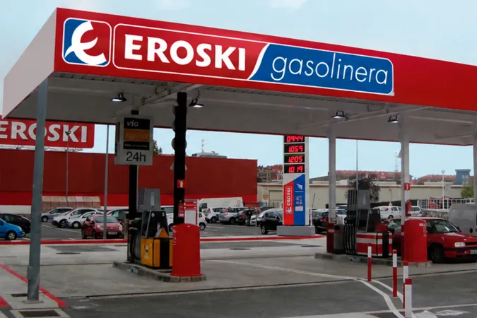 Grupo Eroski vende a Petroprix sus 40 gasolineras, cuatro de ellas en Navarra