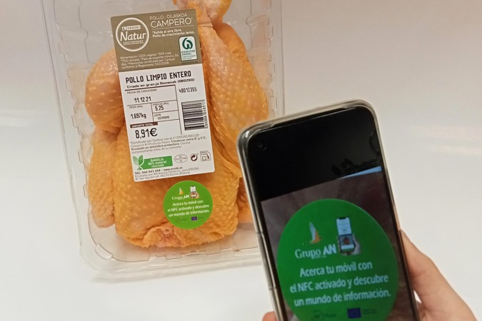 Grupo AN colabora con Eroski para lanzar etiquetas inteligentes en productos avícolas