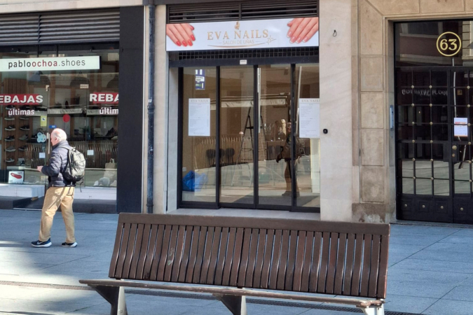 El emprendedor vietnamita que se ha mudado a Pamplona para abrir un salón de uñas en Carlos lll