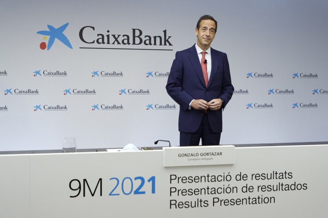 CaixaBank gana 4.081 millones hasta septiembre por los extraordinarios de la fusión