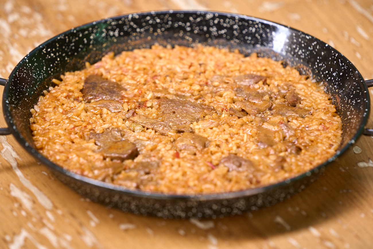 Las especialidades de Casa Carmen son el arroz y el pescado salvaje, procedente de Asturias y Galicia.