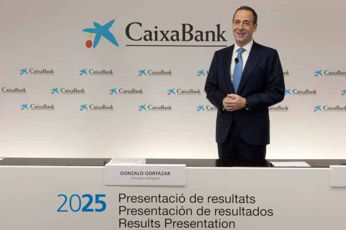 CaixaBank ganó 5.891 millones el año pasado, un 1,8 % más que en 2024
