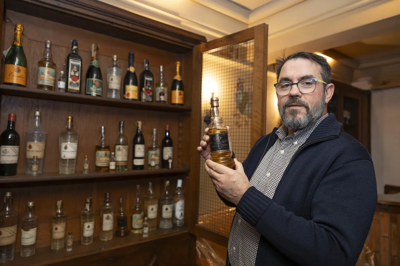 Botella de vino elaborado para el rey Alfonso XII, que se suma a otras de la Guerra Civil y la Primera Guerra Mundial.