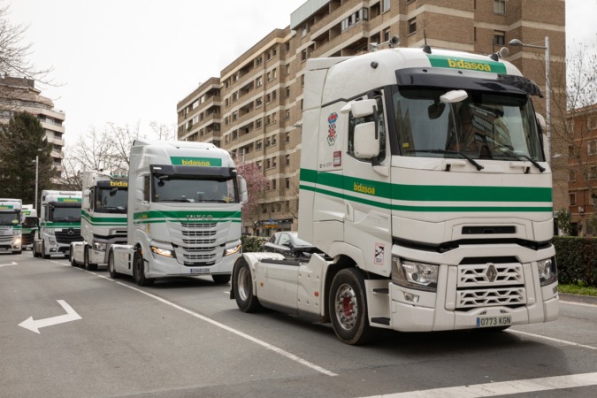 El transportista navarro debe trabajar «un mes más» que en otras regiones «para poder pagar a Hacienda»