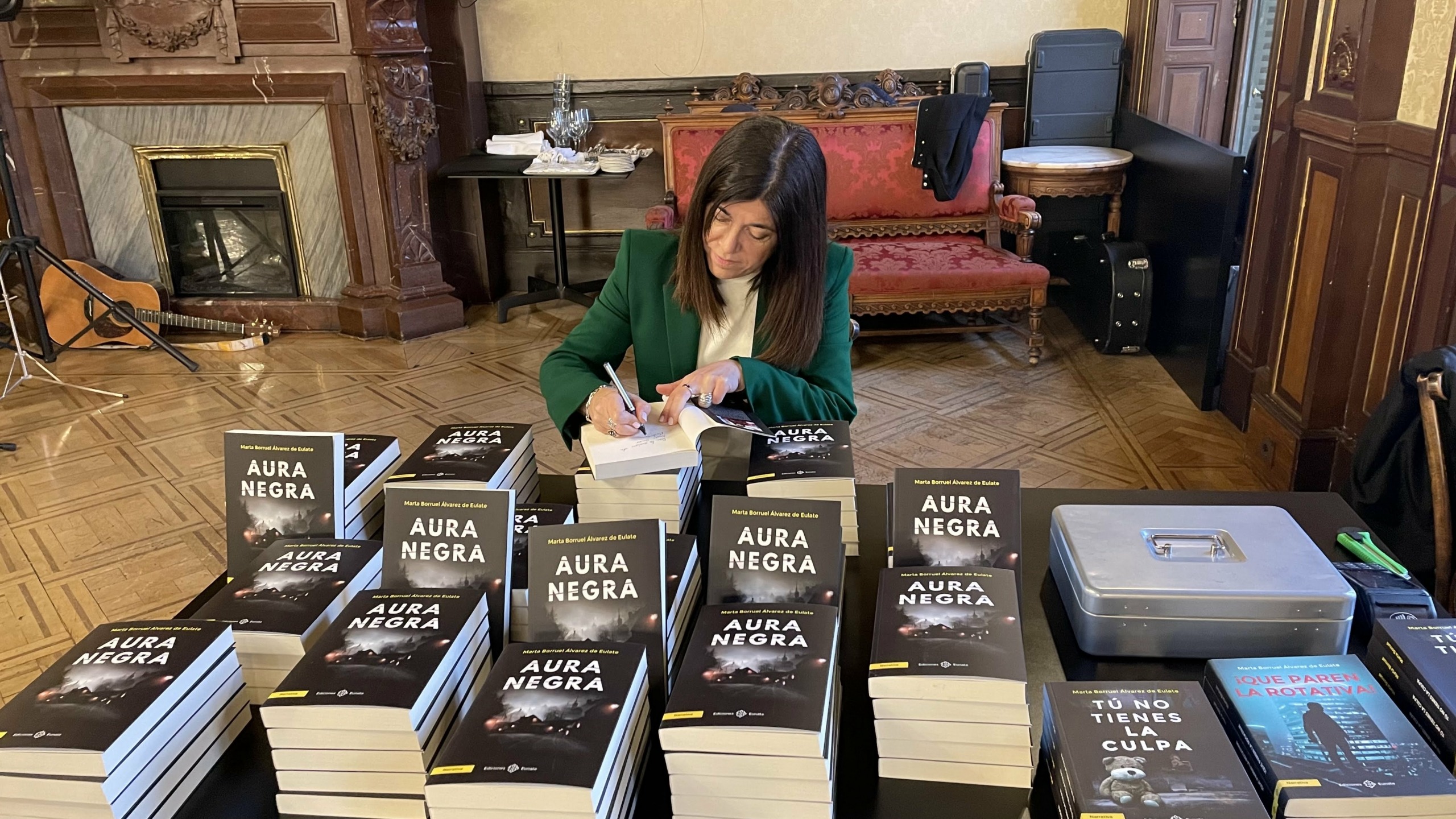 Marta Borruel presentó su nueva novela, 'Aura Negra', en el nuevo Casino de Pamplona ante más de un centenar de personas. 