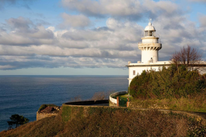 Una ruta a la luz de los faros